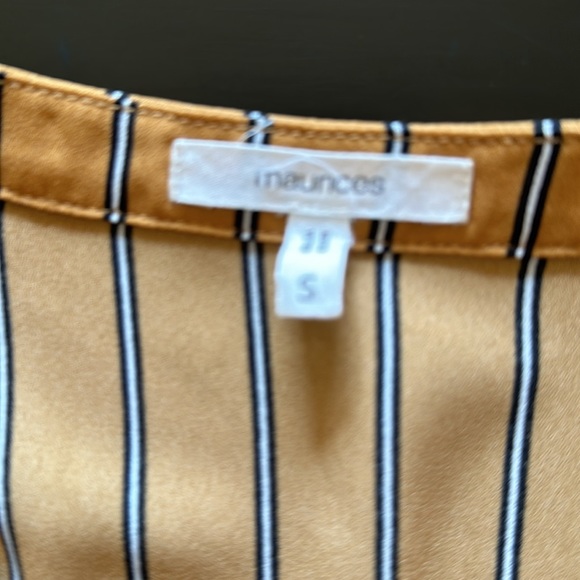 100% Polyester size small blouse - Picture 2 of 4